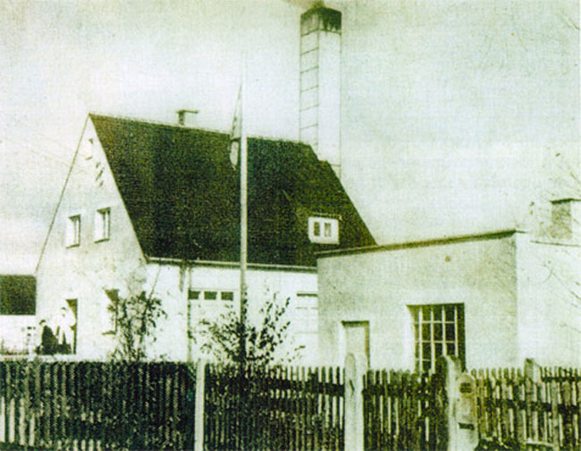 Фарфоровая фабрика Allach, Линденштрассе, 8, 1937 год. [фото из журнала «Черный корпус» [Das Schwarze Korps] 1937 год, выпуск 7, 18.02.1937, стр. 8]