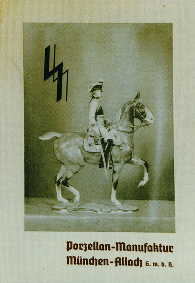 Каталог 1937 года, папка с вложенными листами иллюстраций, без указания цены.